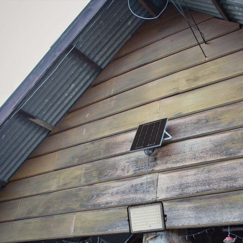 Projektor LED solarny V-TAC 15W pilot auto timer IP65 czarny VT-120W 4000K 1200lm