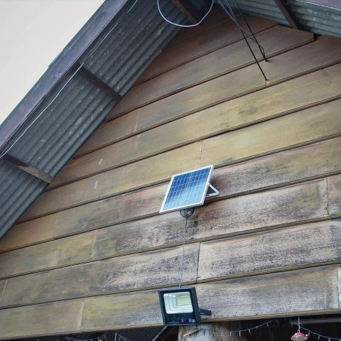 Naświetlacz LED solarny V-TAC 12W czarny IP65 pilot timer VT-25W 4000K 550lm